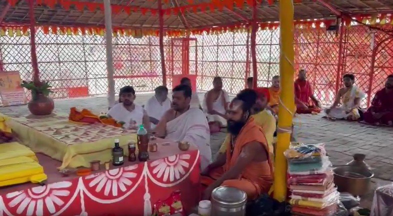 ayodhya ram mandir, Chadhava Chori